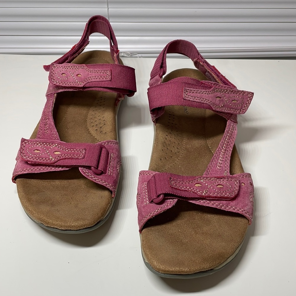 Earth Orgins Pink Barkley Sandals.  sz 9